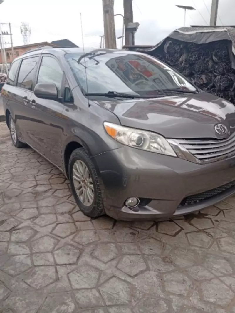 TOYOTA Sienna   - 2014