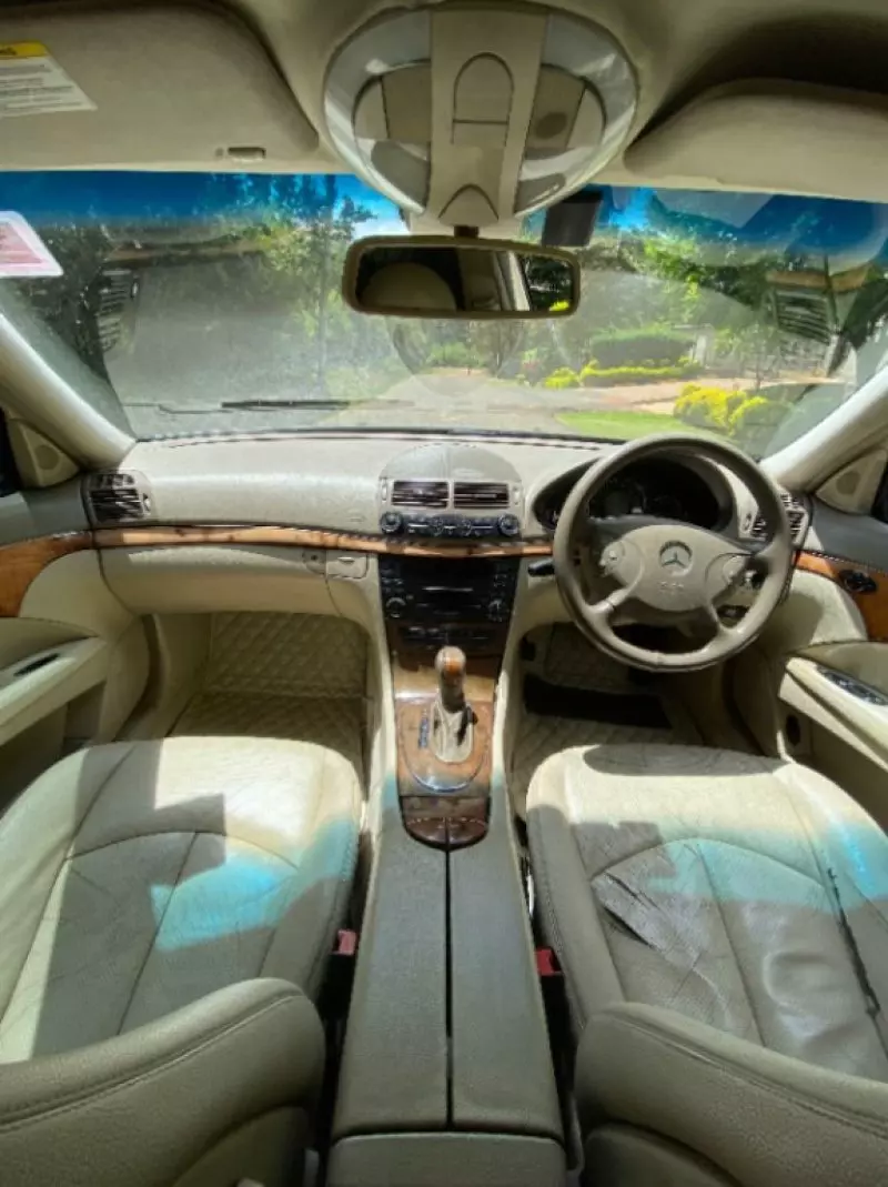 Mercedes-Benz E 200   - 2005