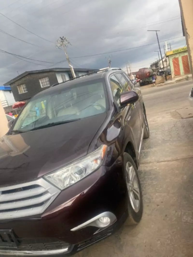 Toyota Highlander   - 2012