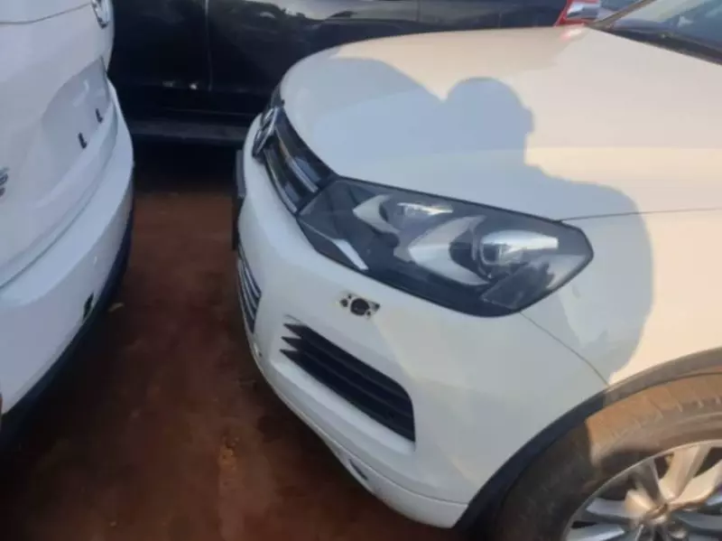 Volkswagen Touareg   - 2011