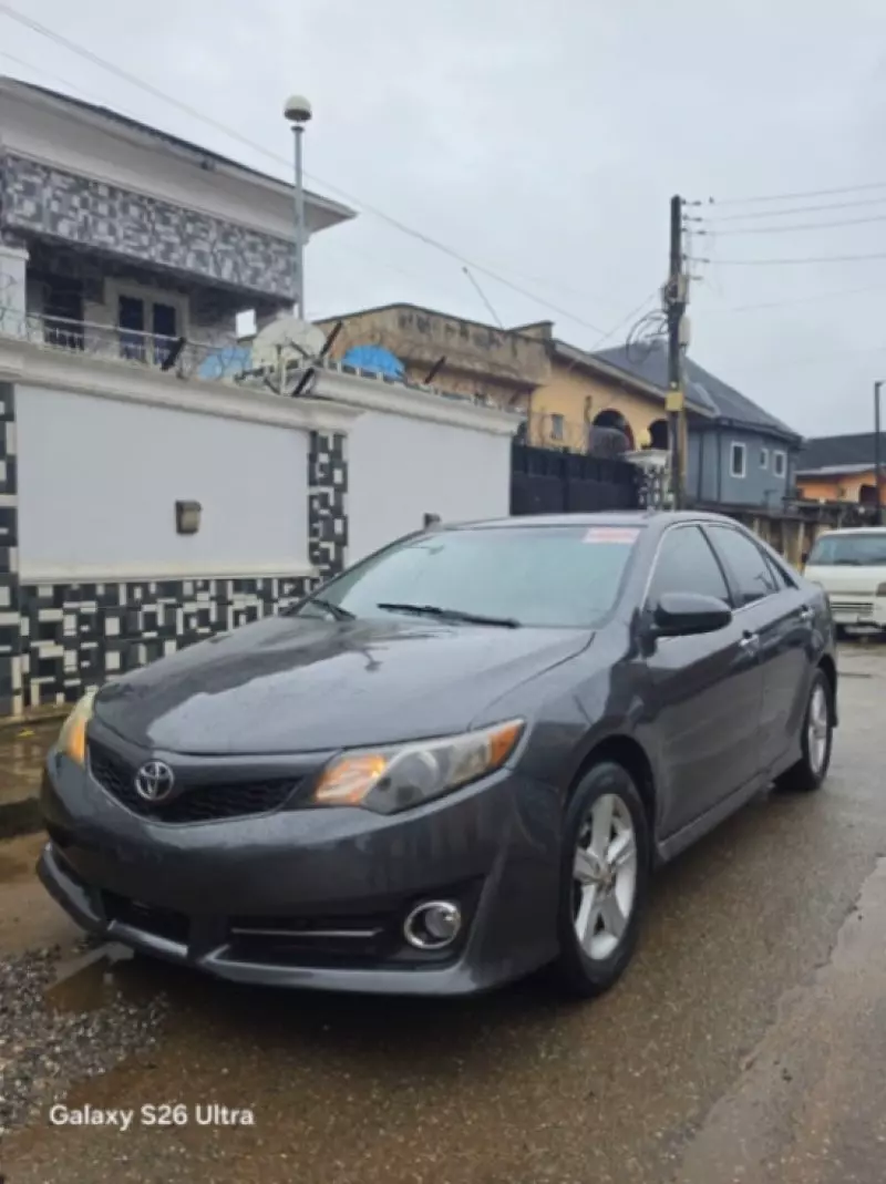 TOYOTA Camry - 2013