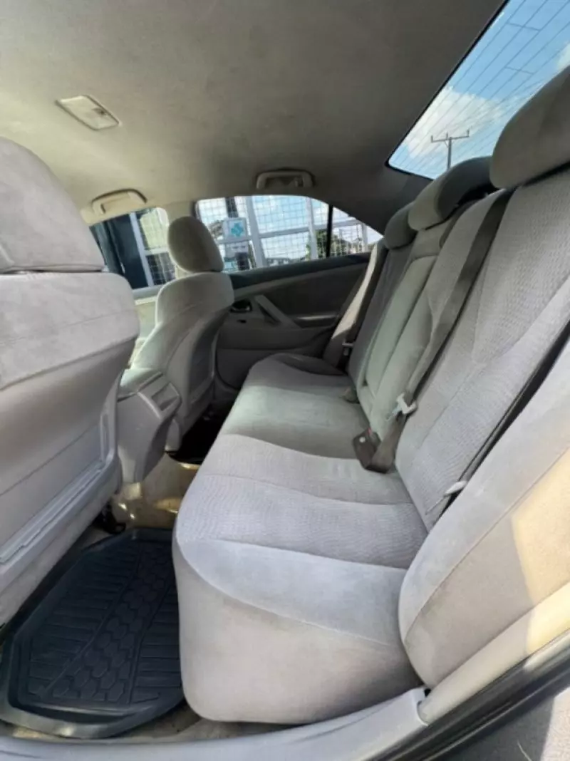 Toyota Camry   - 2010