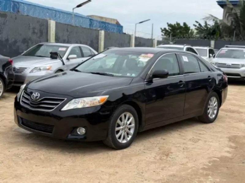 TOYOTA Camry   - 2010