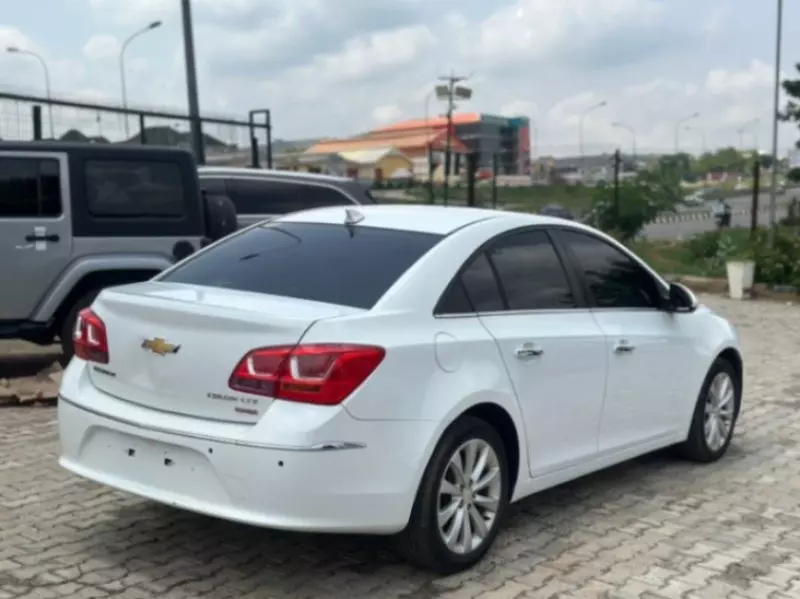 Chevrolet Cruze   - 2015