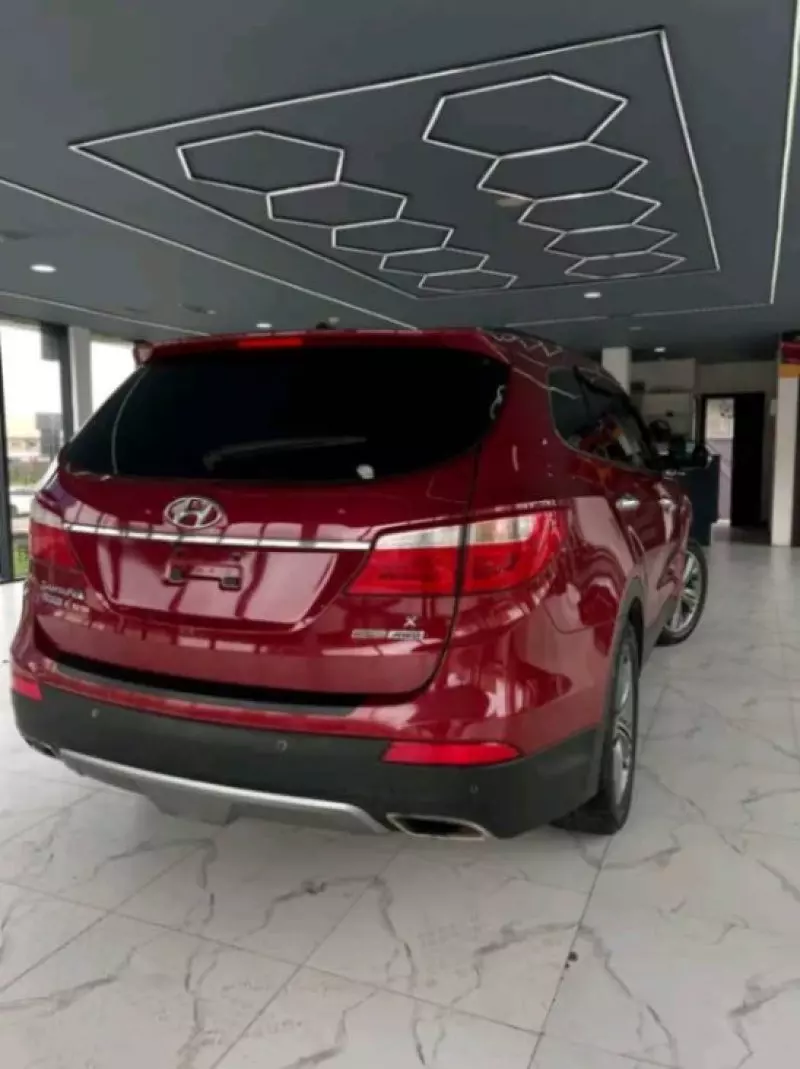 Hyundai Santa Fe   - 2016