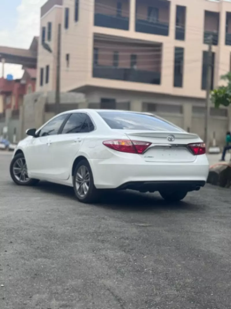 Toyota Camry   - 2016