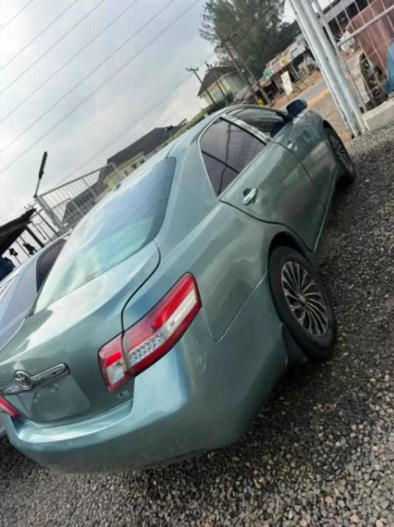 TOYOTA Camry   - 2010