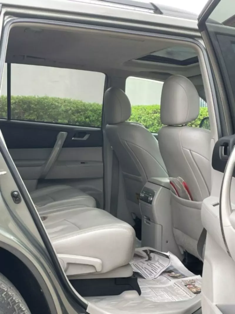 Toyota Highlander   - 2012