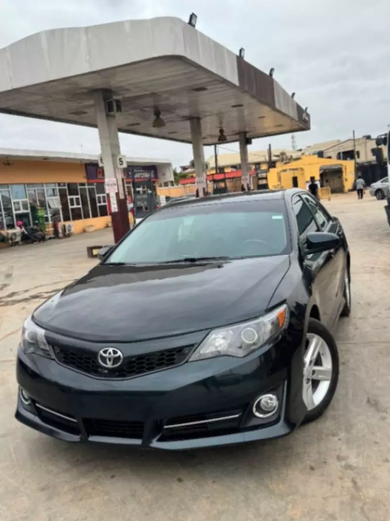 TOYOTA Camry   - 2010