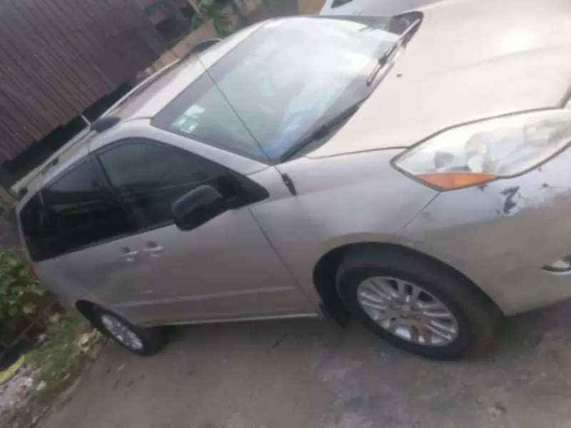 Toyota Sienna   - 2009