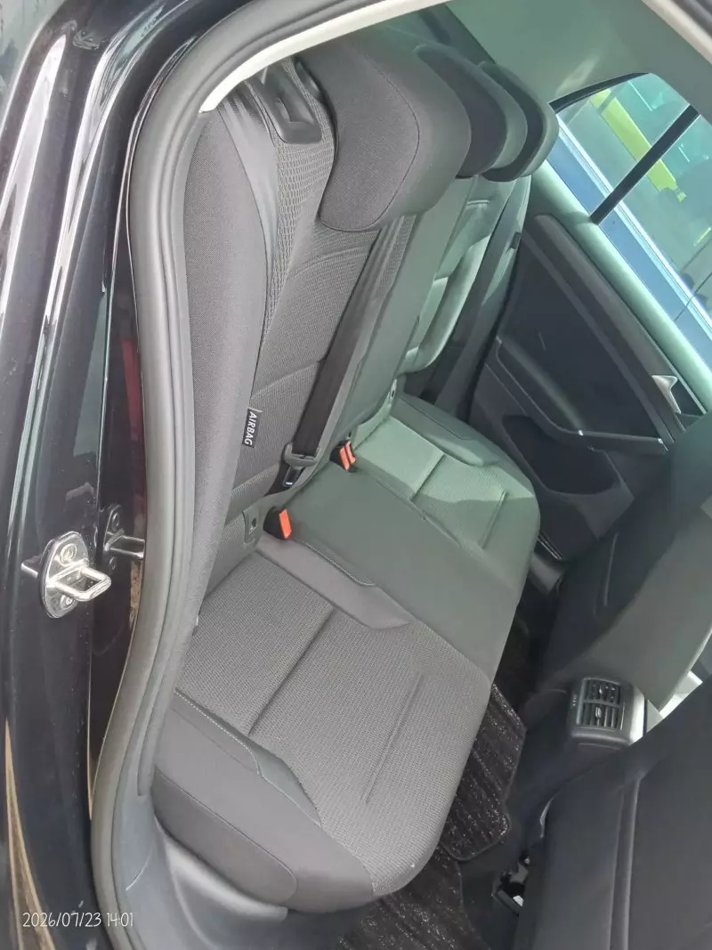 Volkswagen Golf   - 2019