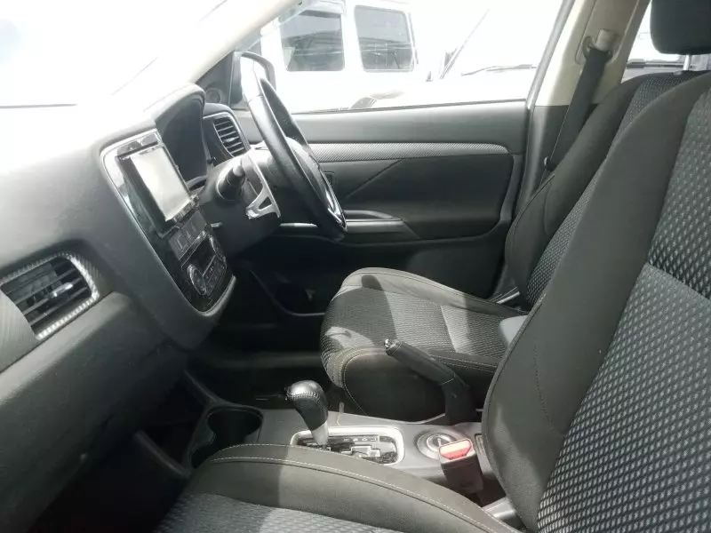 Mitsubishi OUTLANDER   - 2016