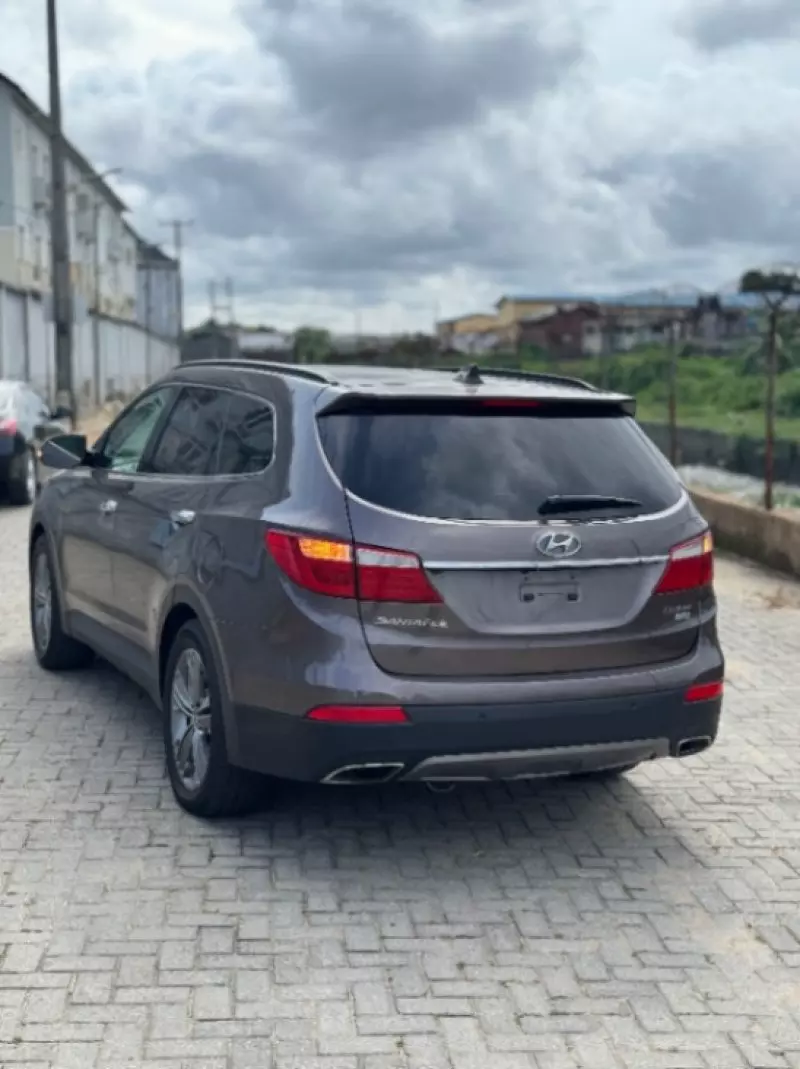 Hyundai Santa Fe   - 2015