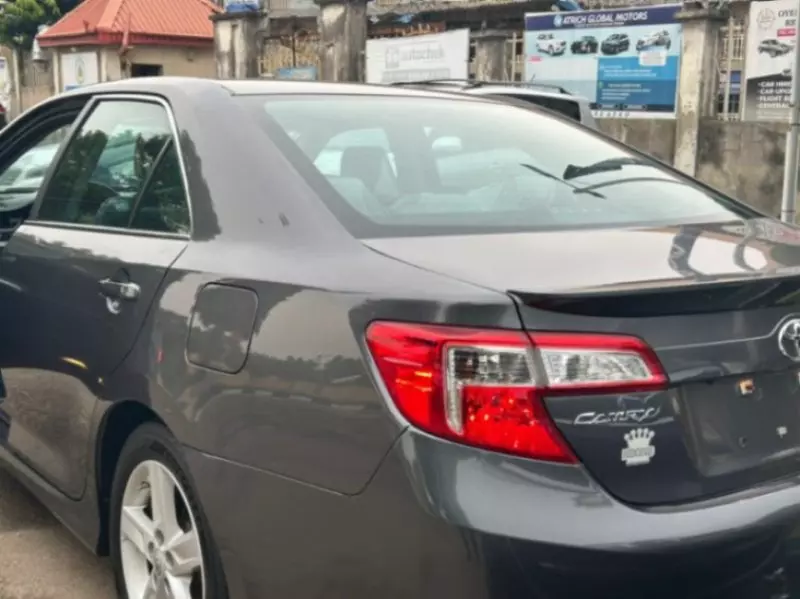 Toyota Camry   - 2014