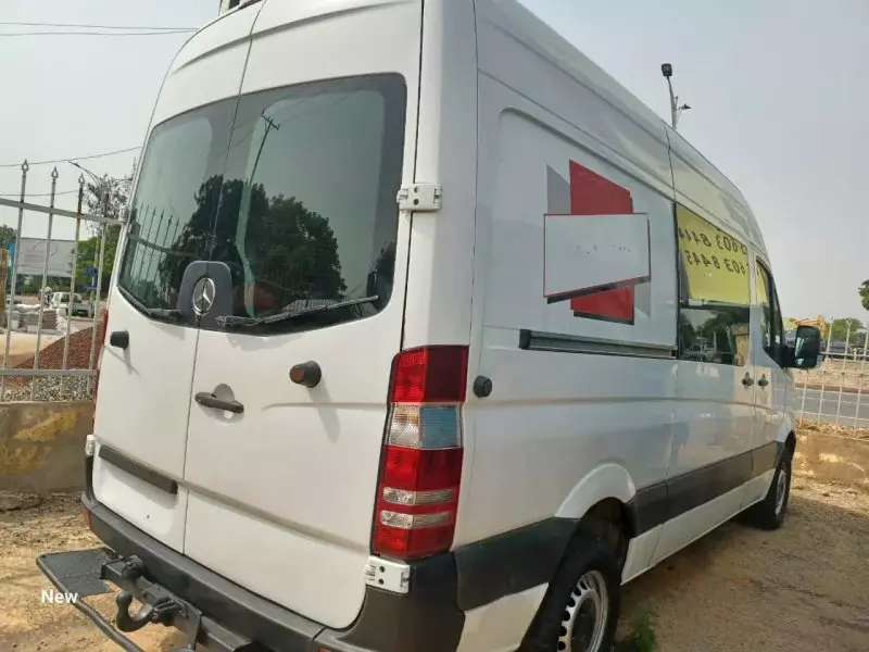 Mercedes-Benz Sprinter   - 2011