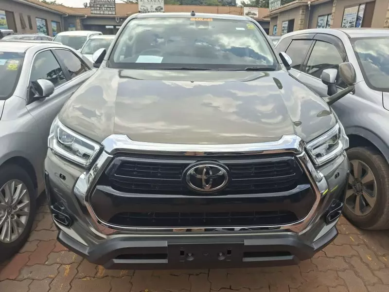 Toyota Hilux   - 2022