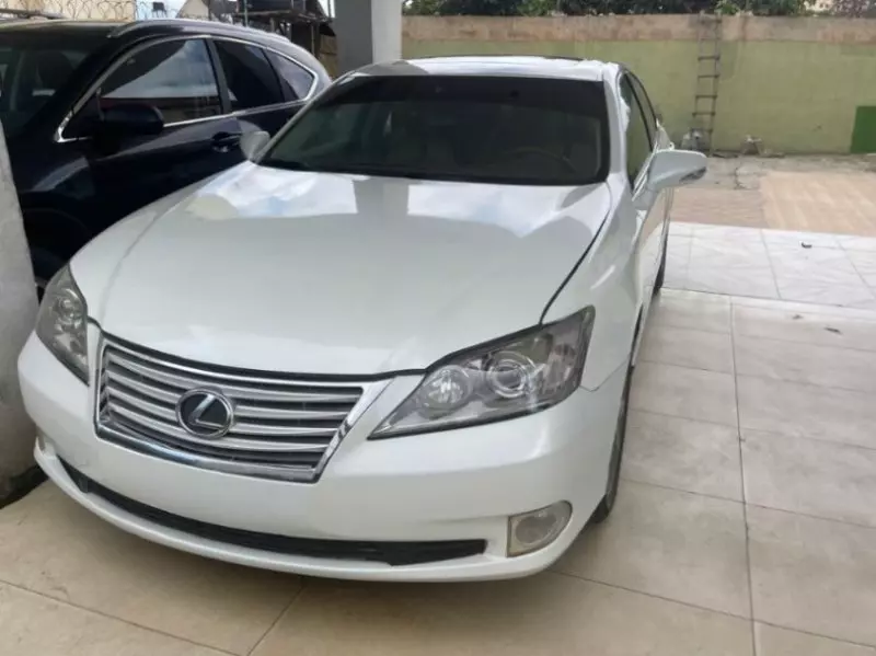 Lexus ES   - 2010