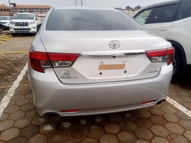 Toyota Mark X   - 2013