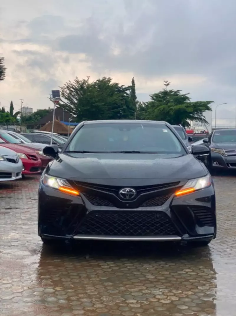 TOYOTA Camry   - 2018