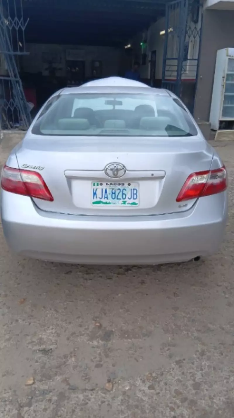 Toyota Camry   - 2009