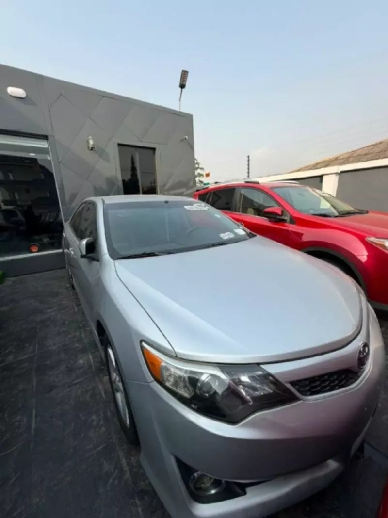 TOYOTA Camry   - 2012