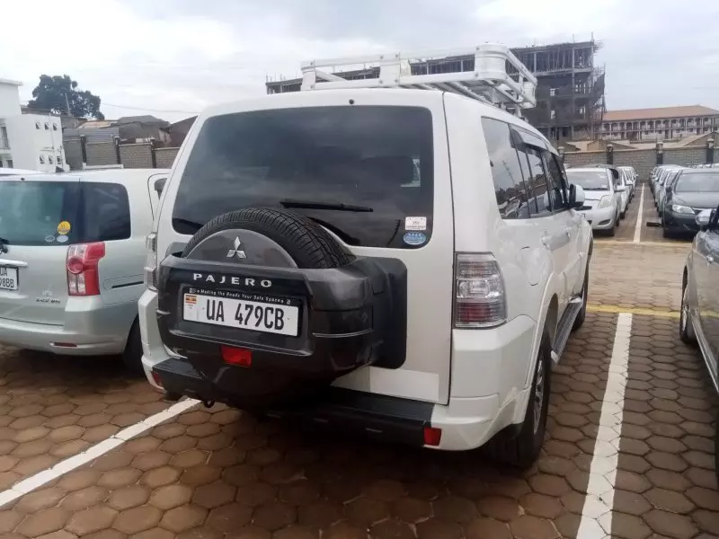 Mitsubishi Pajero   - 2010