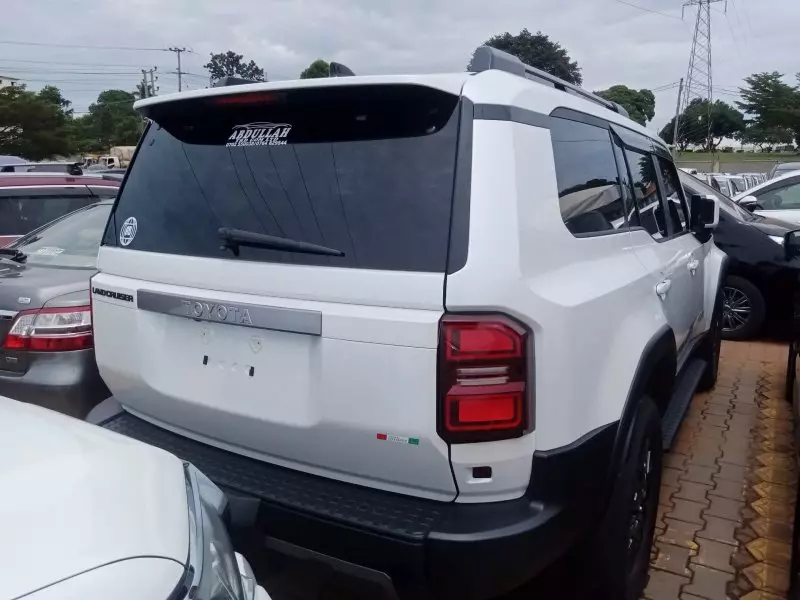 Toyota Landcruiser Prado   - 2024