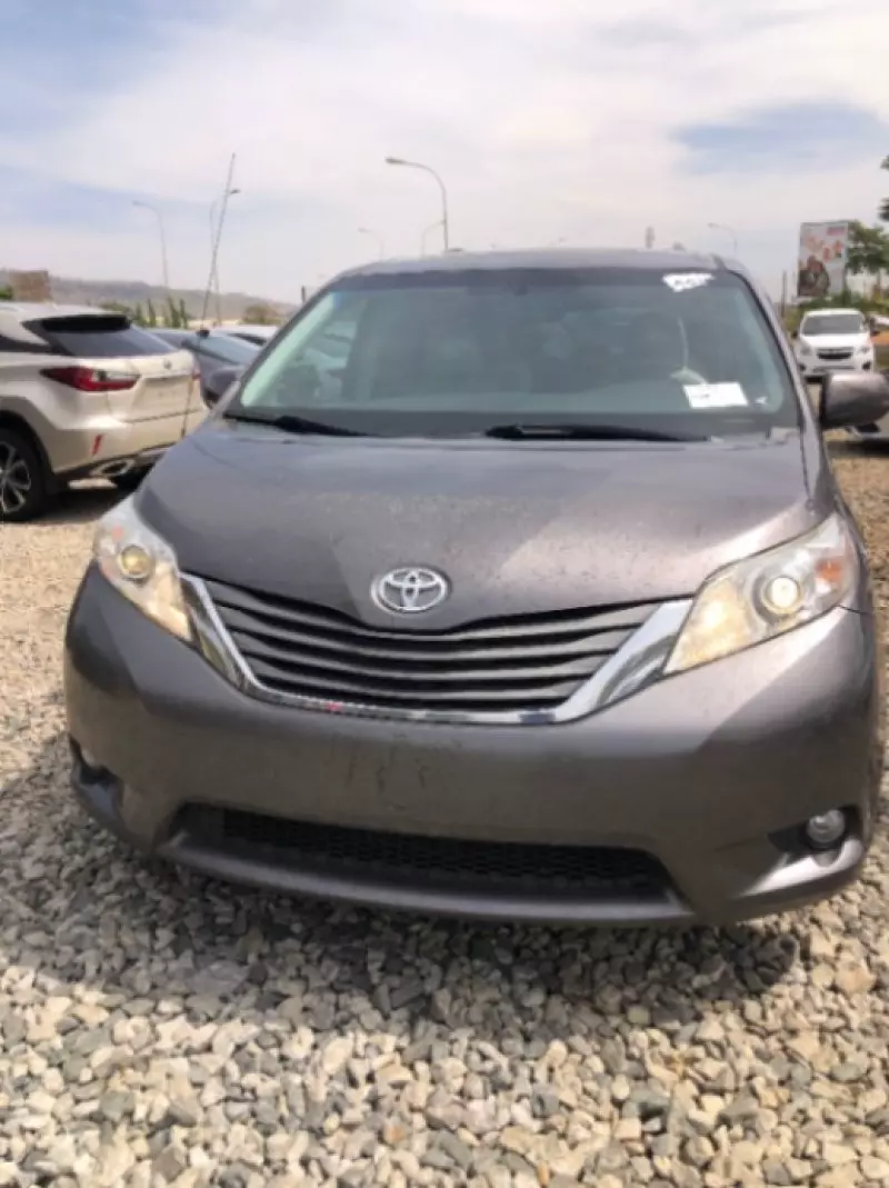 Toyota Sienna   - 2013