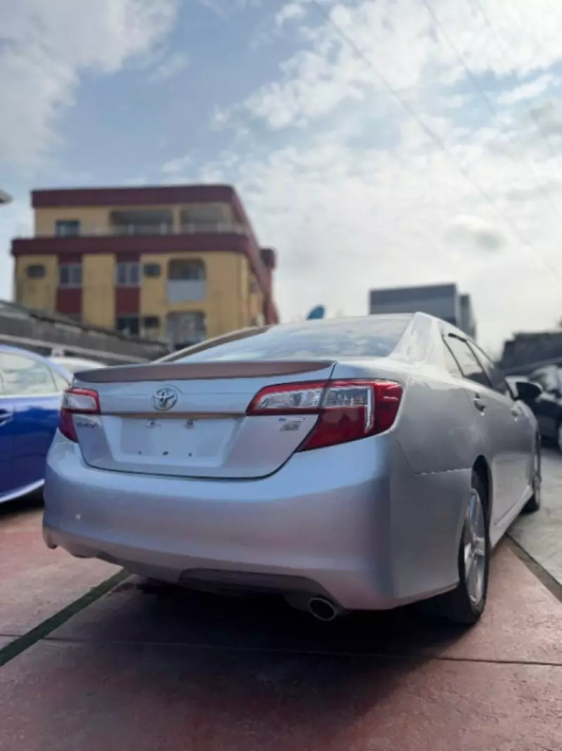 TOYOTA Camry - 2012
