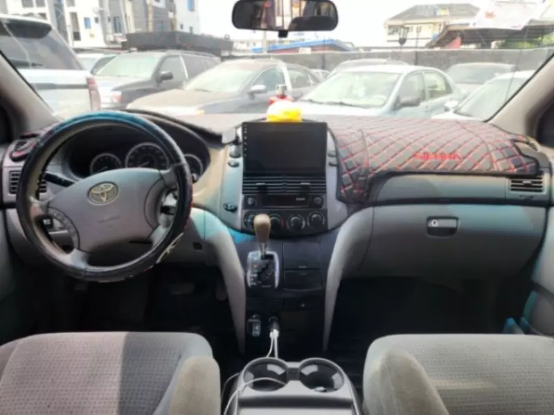 Toyota Sienna   - 2009