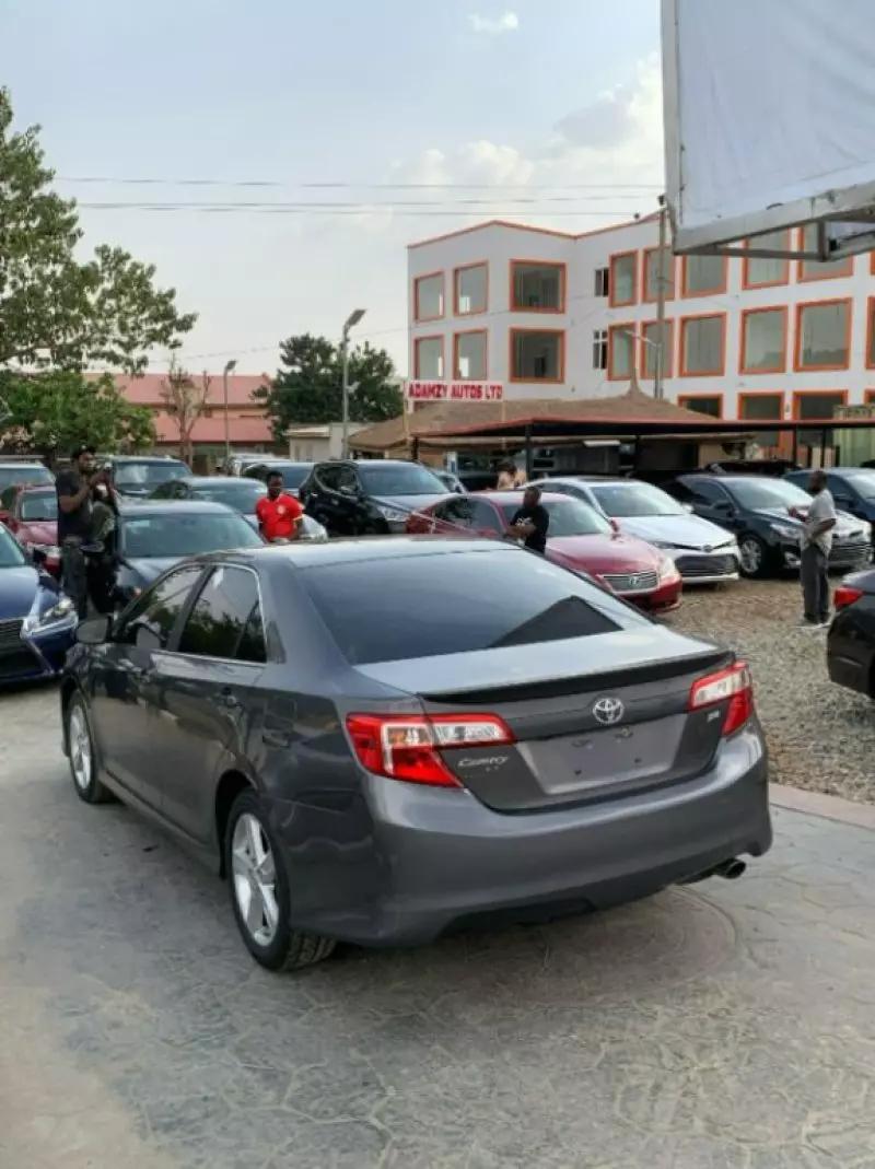 Toyota Camry   - 2014