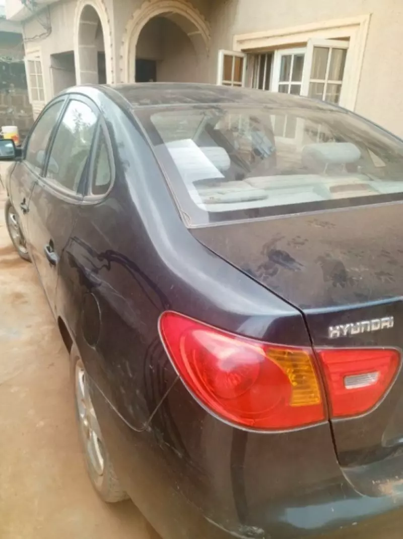 Hyundai Elantra   - 2009