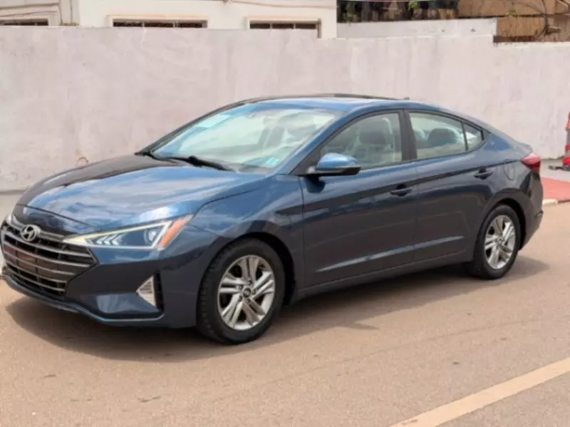 Hyundai Elantra   - 2020