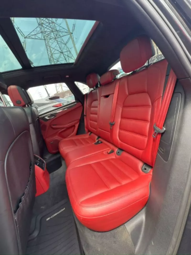 PORSCHE Macan   - 2017