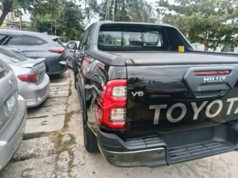 TOYOTA Hilux   - 2025