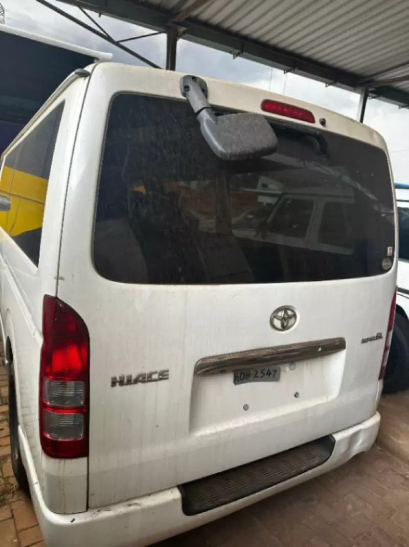 Toyota Hiace   - 2012