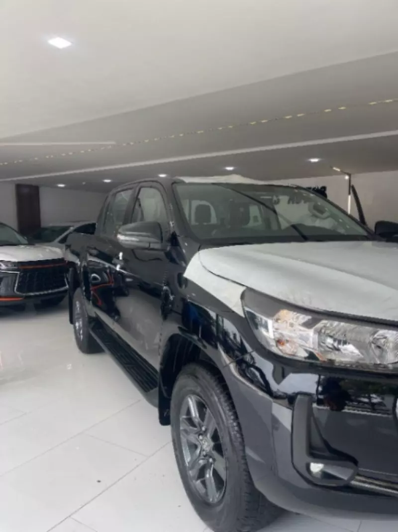 Toyota Hilux   - 2025