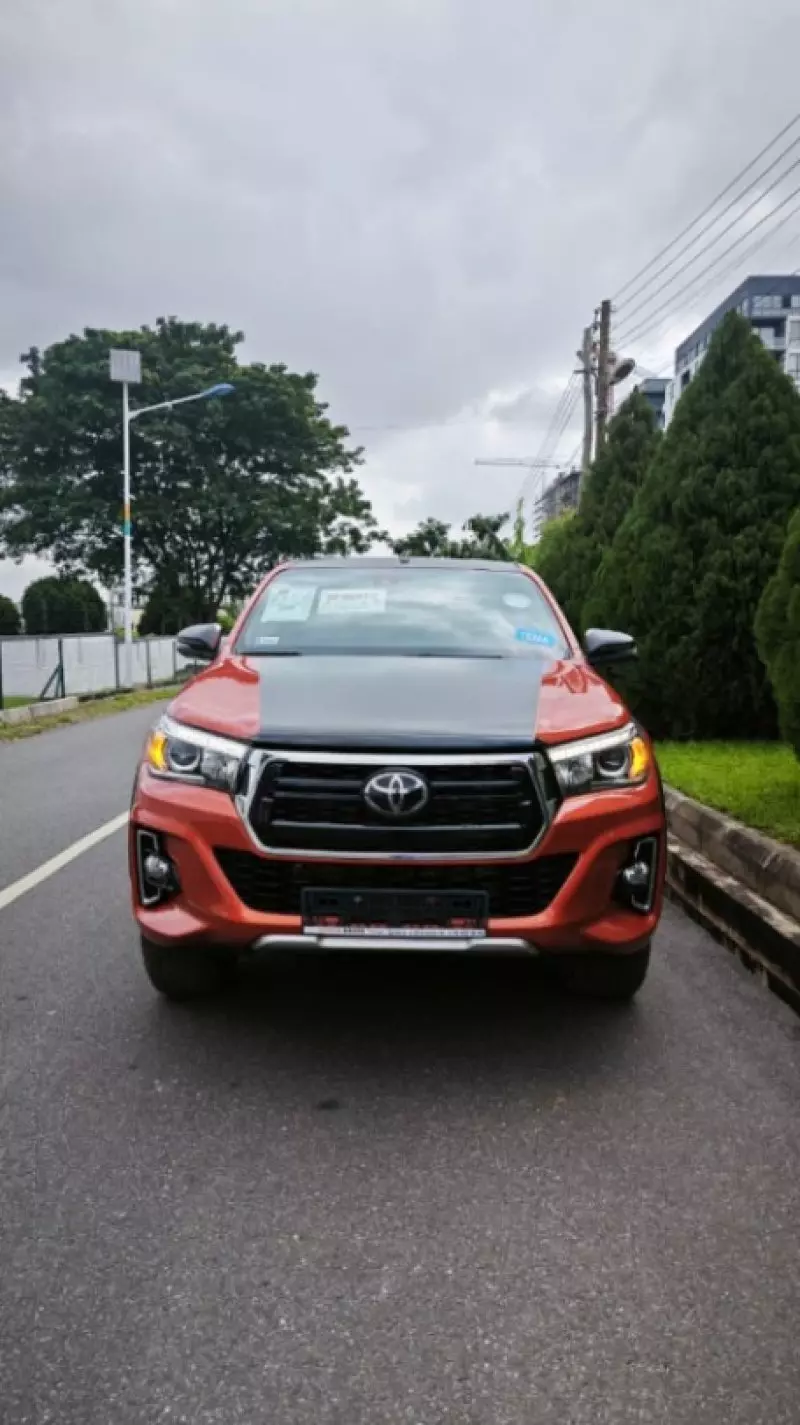 TOYOTA Hilux - 2019