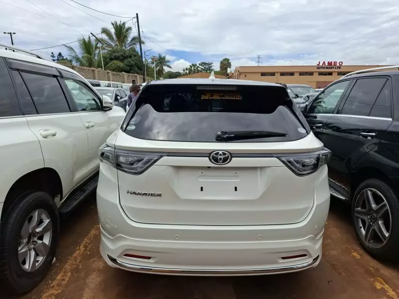 Toyota Harrier   - 2017