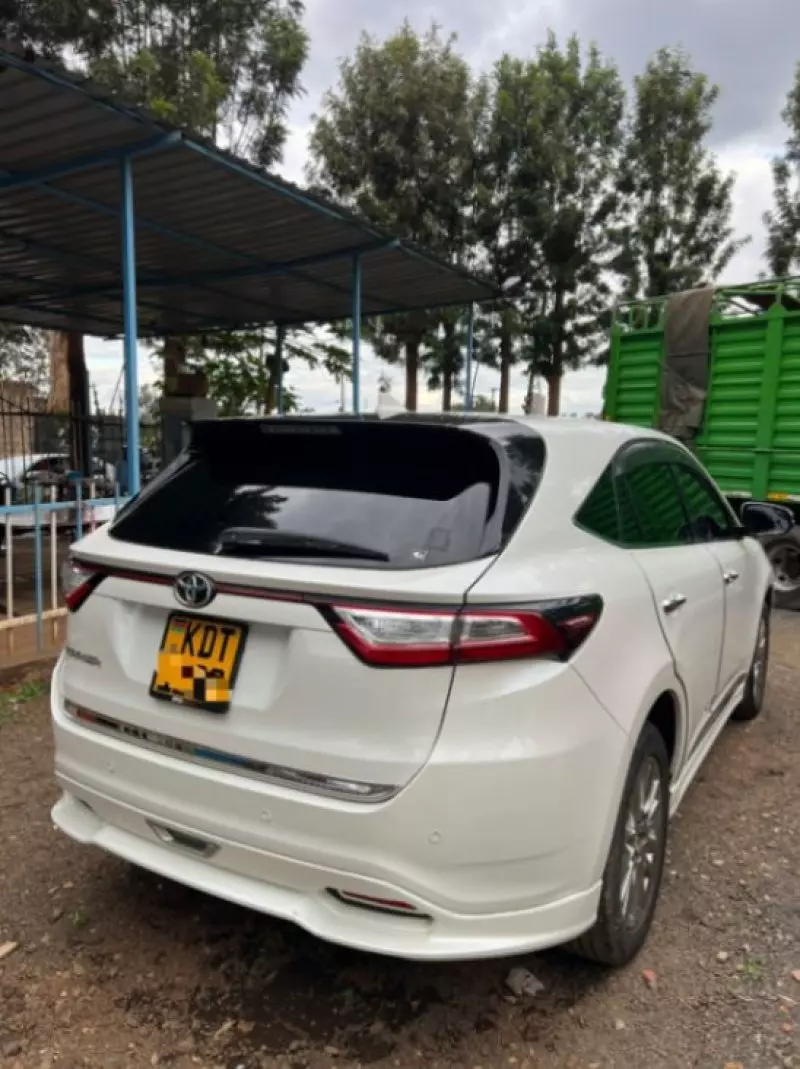 Toyota Harrier   - 2018