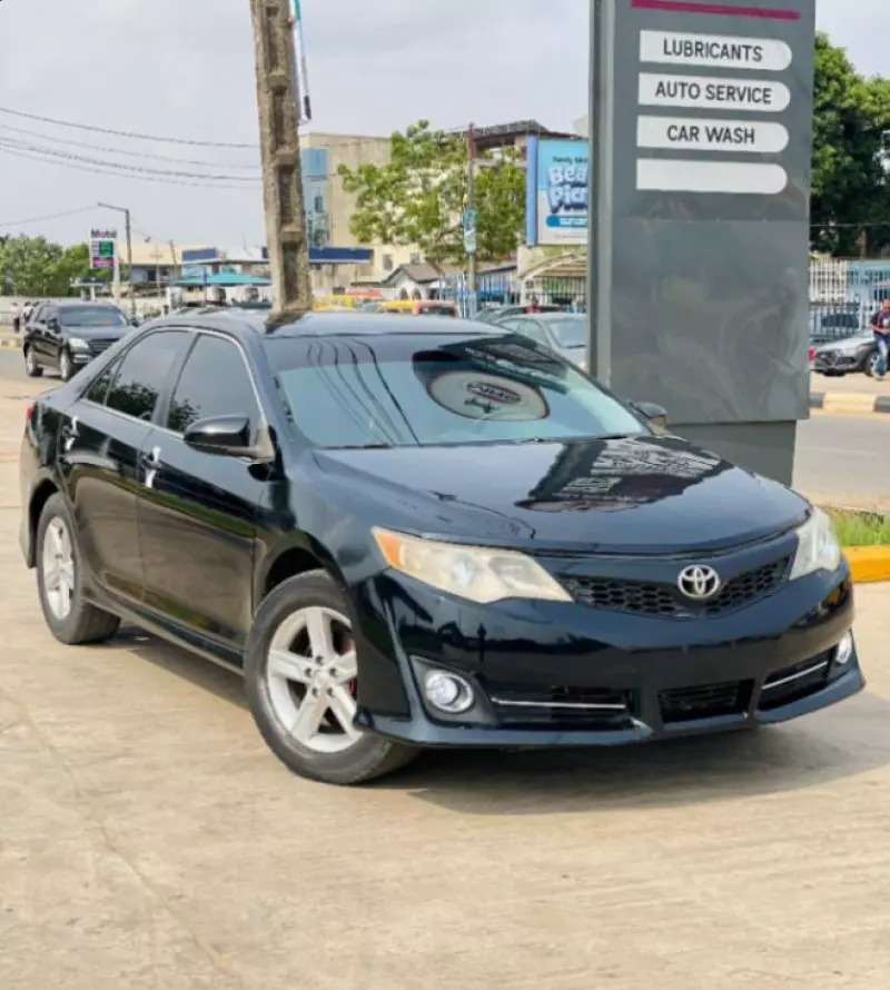 Toyota Camry   - 2012