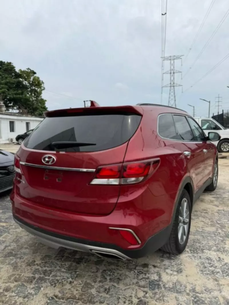 Hyundai Santa Fe - 2017
