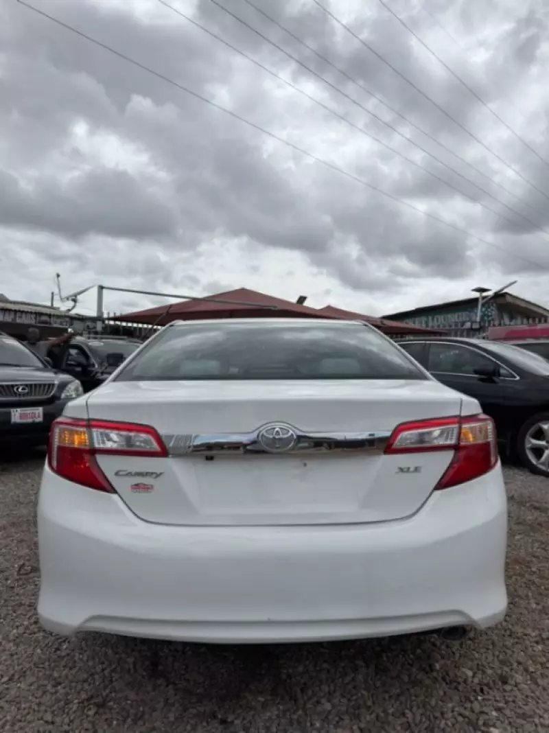 TOYOTA Camry - 2012