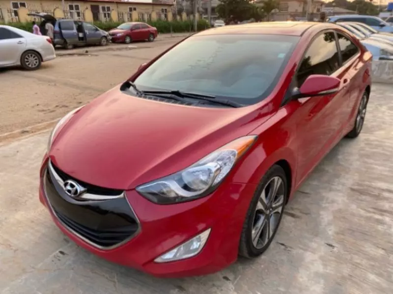 Hyundai Elantra   - 2013