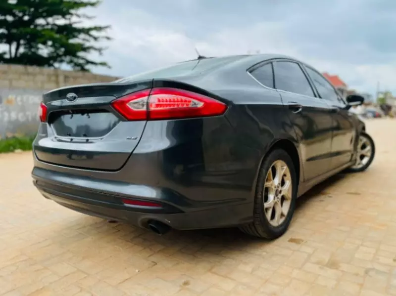 Ford Fusion   - 2016