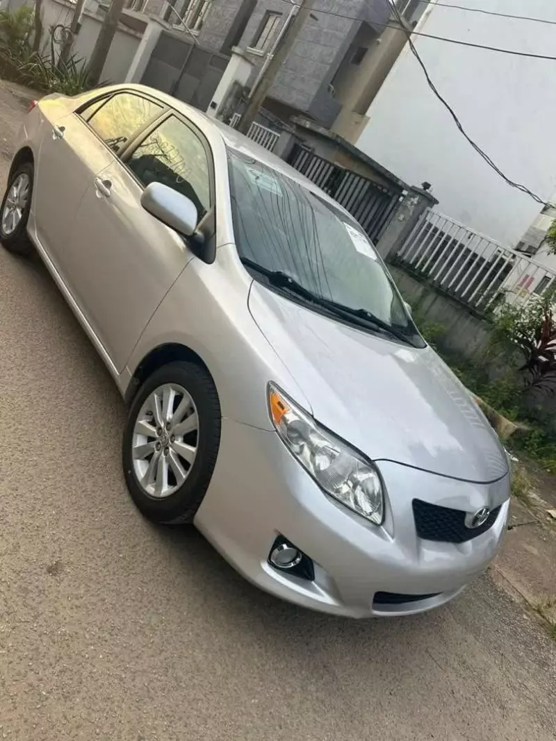 Toyota Corolla   - 2009