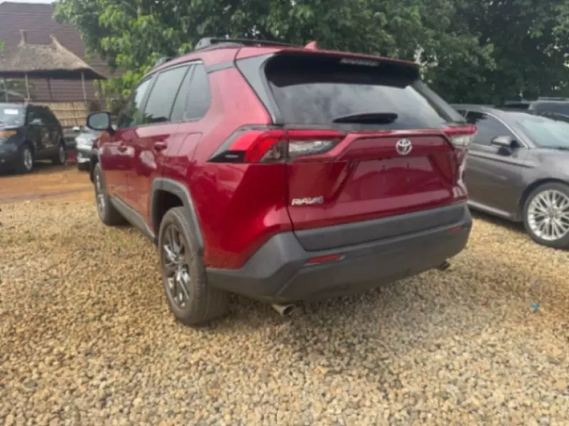 Toyota RAV 4   - 2019