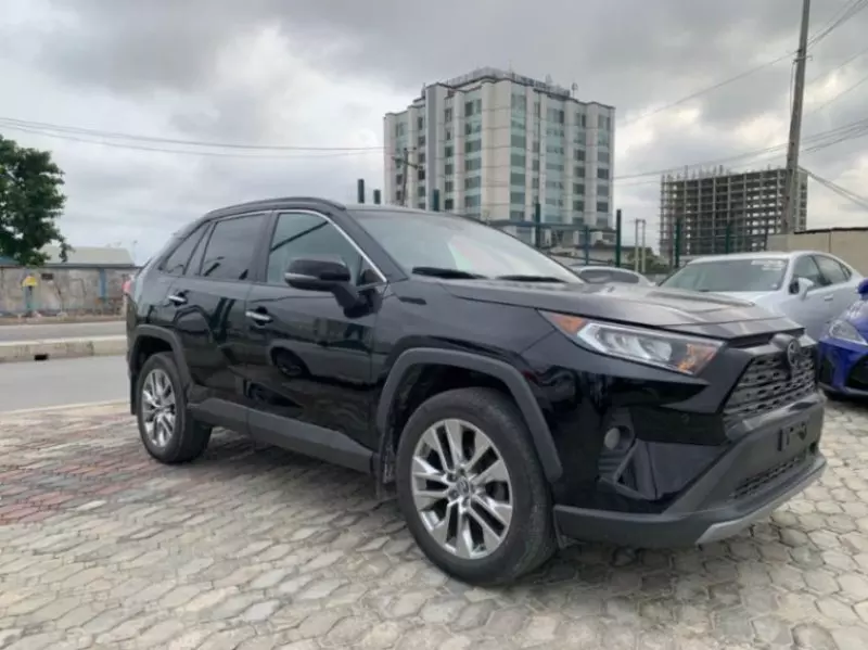 Toyota RAV 4   - 2019