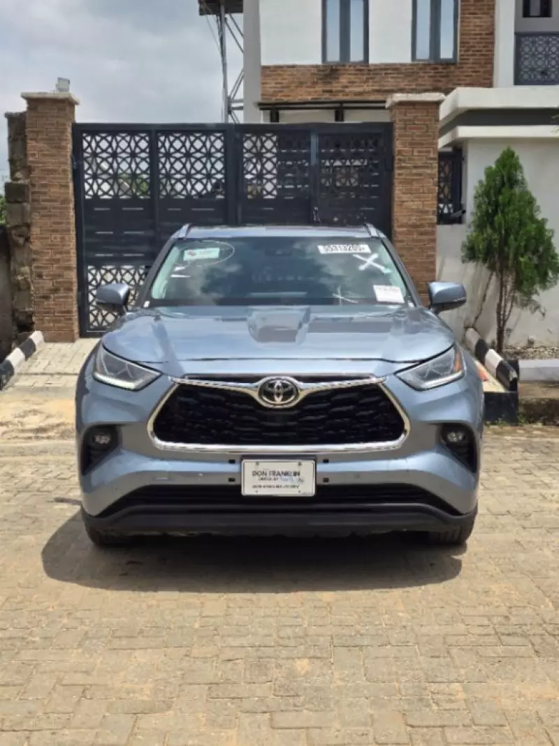 Toyota Highlander   - 2021