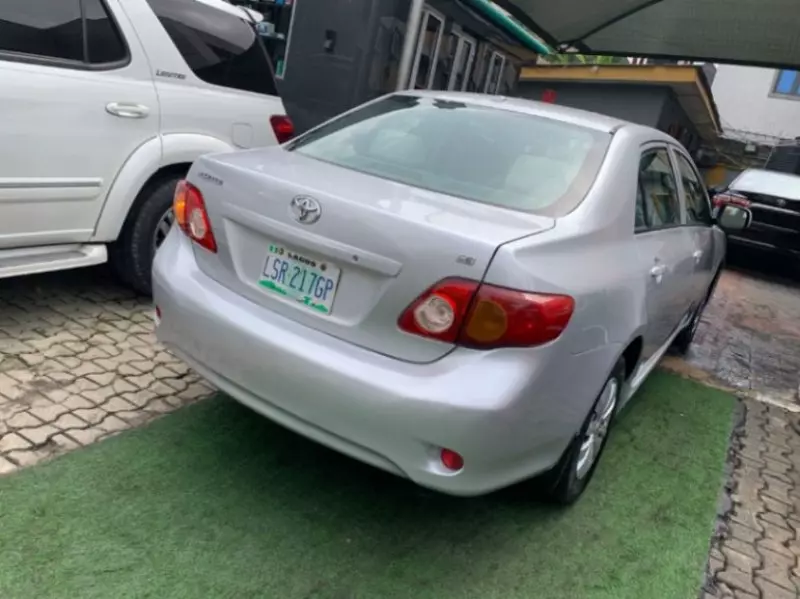 Toyota Corolla   - 2010